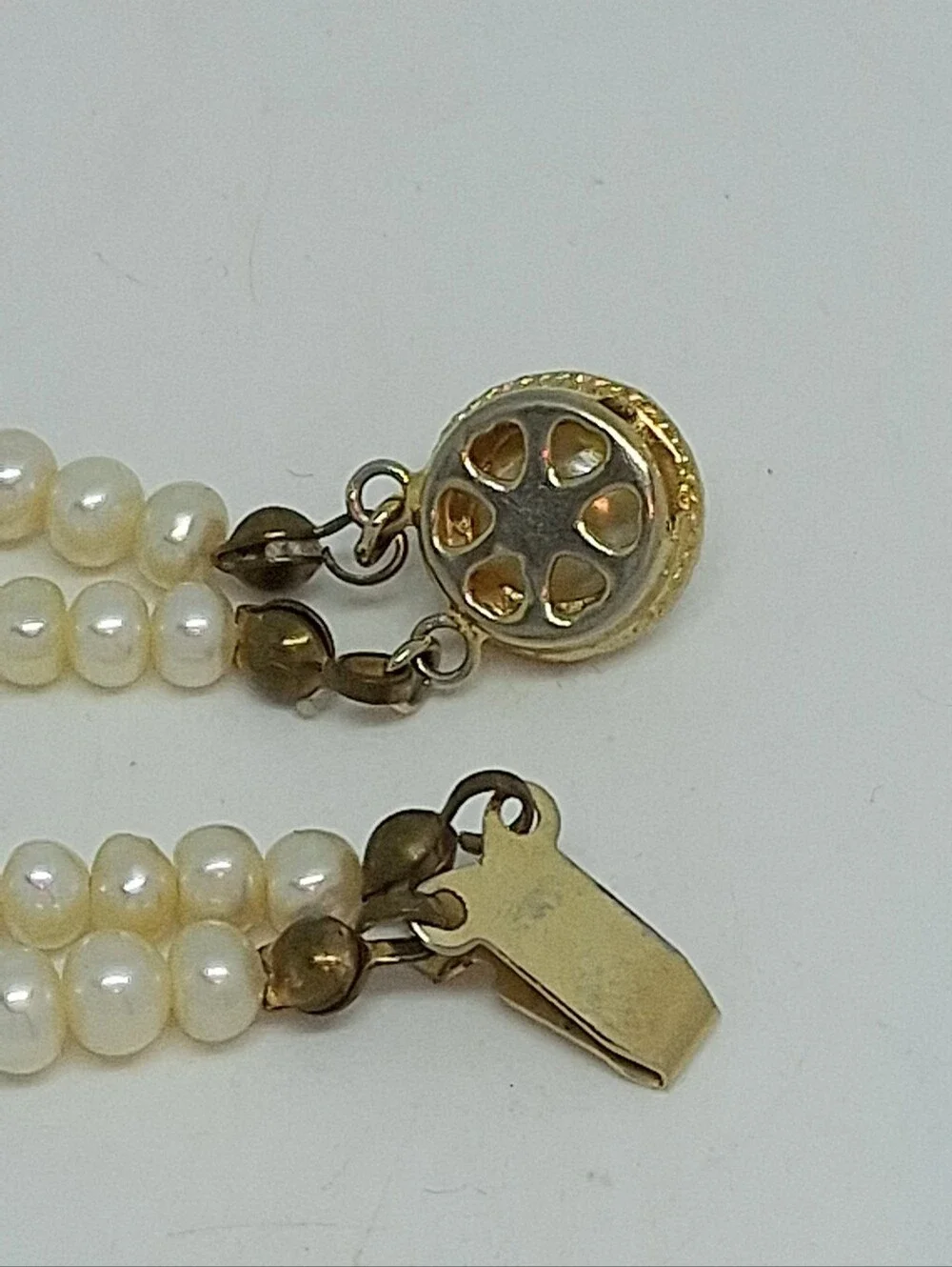 * Vintage Two Strand Genuine Freshwater Pearls Unsigned Bracelet